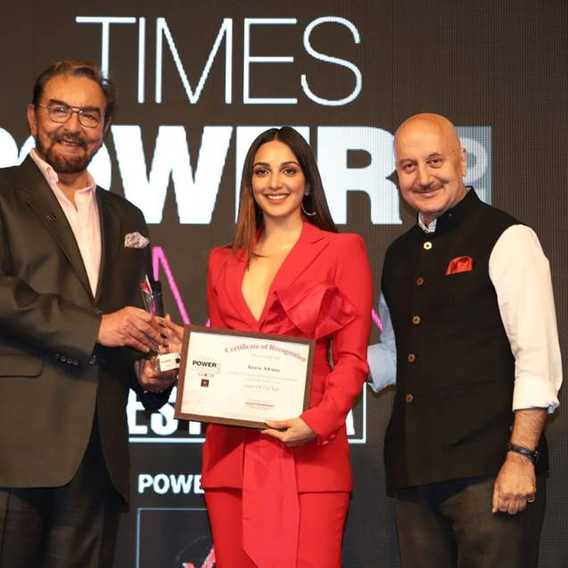 Actor Prepares Alumna Kiara Advani wins ‘Actor of the year’ award!